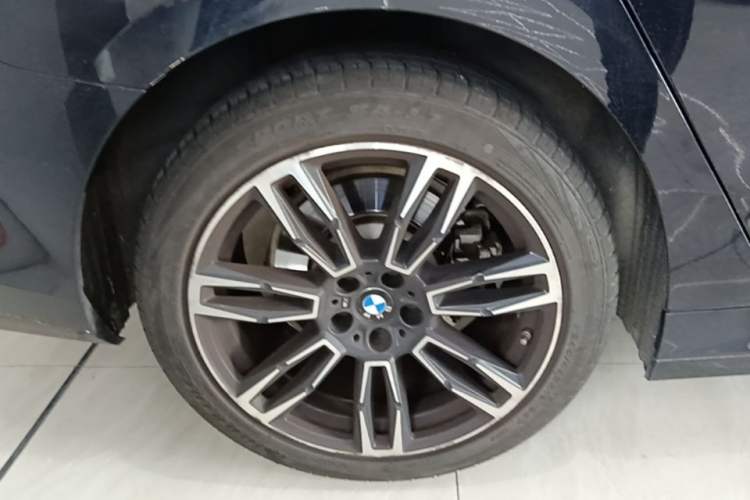 Used BMW 5 Series 2025 525Li M Sport Package Right Rear Wheel Hub
