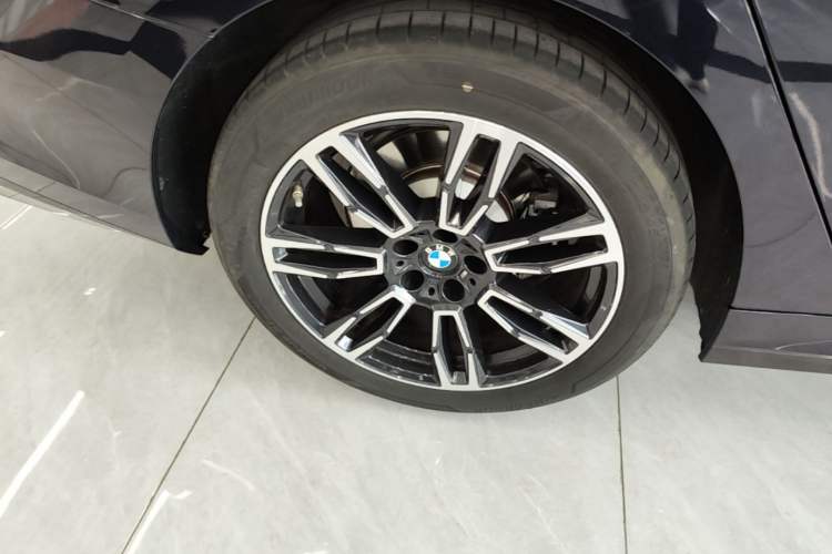 Used BMW 5 Series 2025 525Li M Sport Package Right Rear Wheel Hub