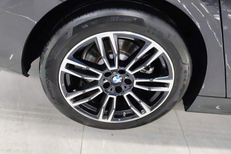 Used BMW 5 Series 2025 530Li Leading Model M Sport Package Right Rear Wheel Hub