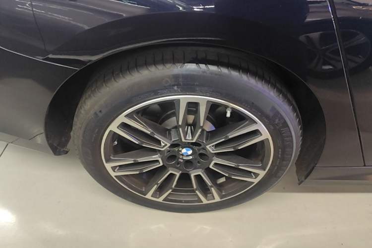 Used BMW 5 Series 2025 530Li Leading Model M Sport Package Right Rear Wheel Hub