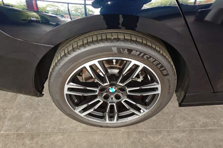 Used BMW 5 Series 2025 530Li Leading Model M Sport Package Right Rear Wheel Hub