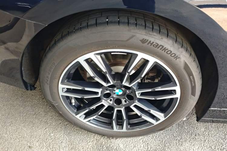 Used BMW 5 Series 2025 530Li Leading Model M Sport Package Right Rear Wheel Hub