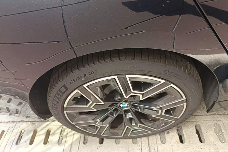 Used BMW 5 Series 2025 530Li Luxury Edition M Sport Package Right Rear Wheel Hub