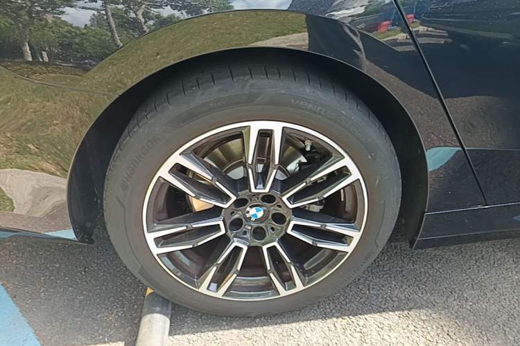 Used BMW 5 Series 2025 525Li M Sport Package Right Rear Wheel Hub