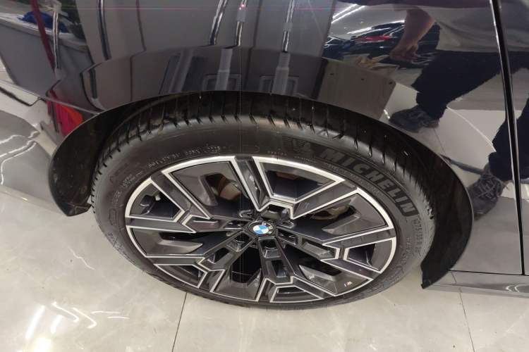 Used BMW 5 Series 2025 530Li Luxury Edition M Sport Package Right Rear Wheel Hub
