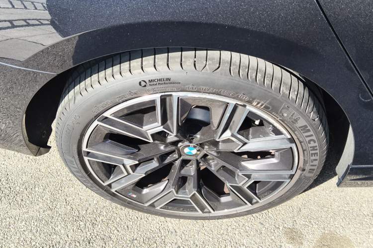 Used BMW 5 Series 2025 530Li Luxury Edition M Sport Package Right Rear Wheel Hub