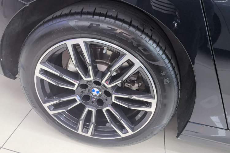 Used BMW 5 Series 2025 530Li Leading Model M Sport Package Right Rear Wheel Hub