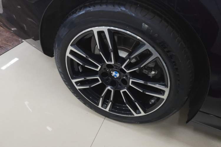 Used BMW 5 Series 2025 530Li Leading Model M Sport Package Right Rear Wheel Hub