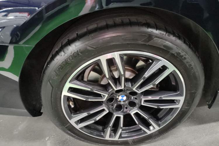 Used BMW 5 Series 2025 530Li Leading Model M Sport Package Right Rear Wheel Hub