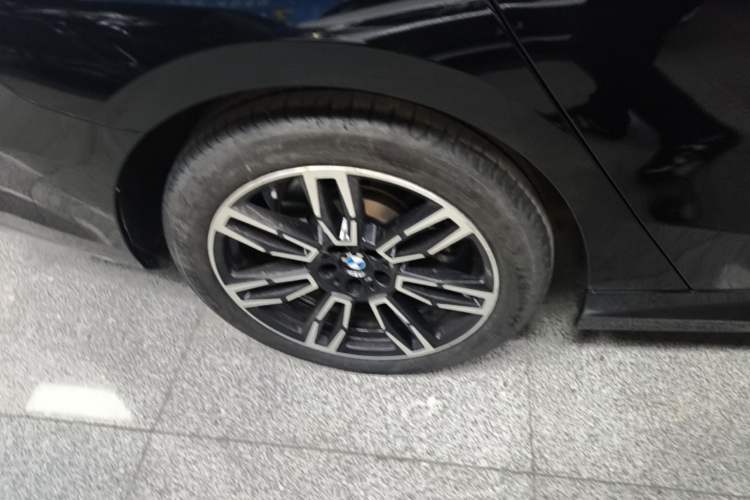 Used BMW 5 Series 2025 530Li Leading Model M Sport Package Right Rear Wheel Hub