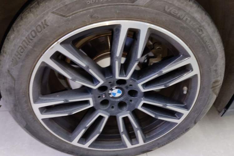 Used BMW 5 Series 2025 530Li Leading Model M Sport Package Right Rear Wheel Hub