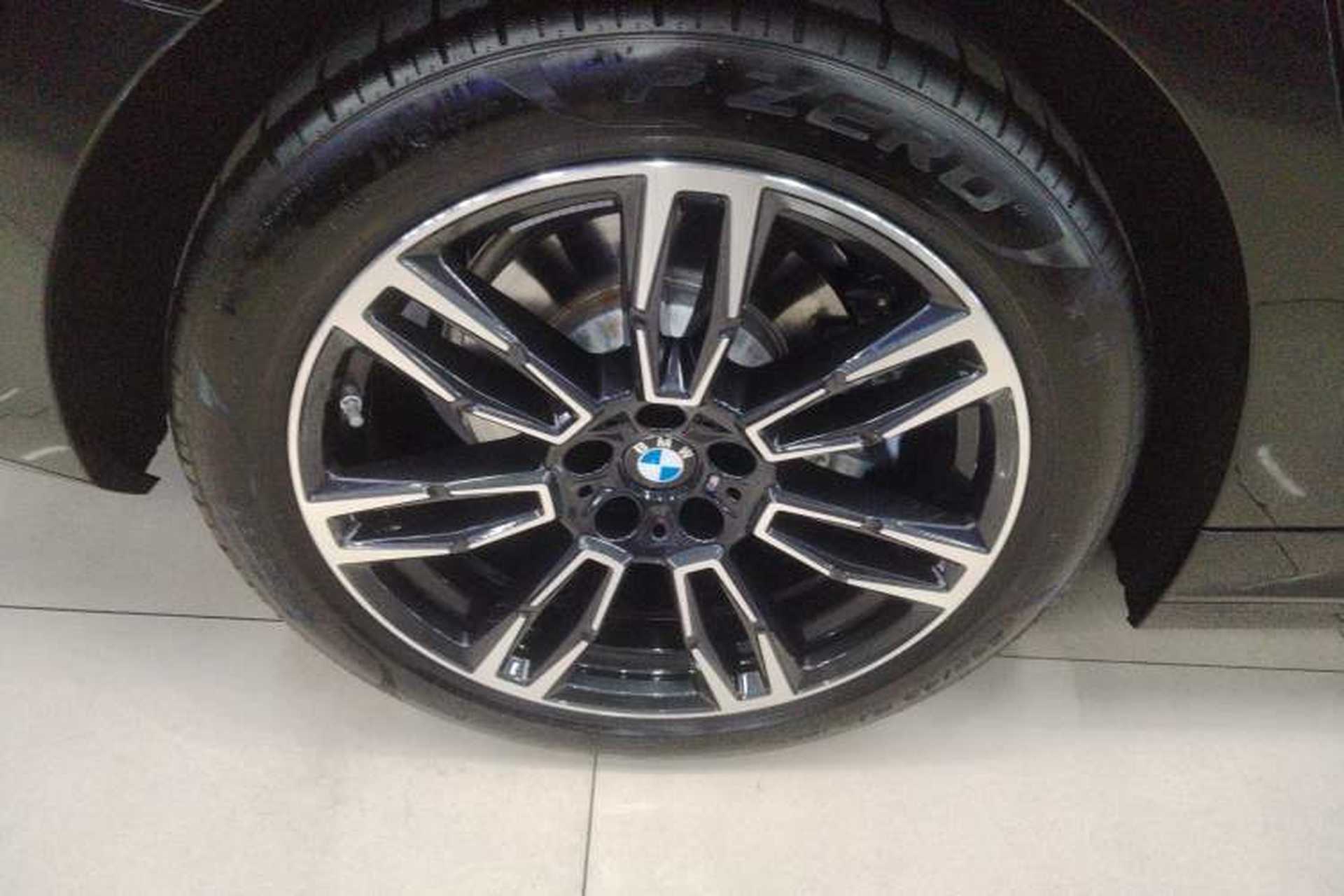 Used BMW 5 Series 2025 530Li Leading Model M Sport Package Right Rear Wheel Hub