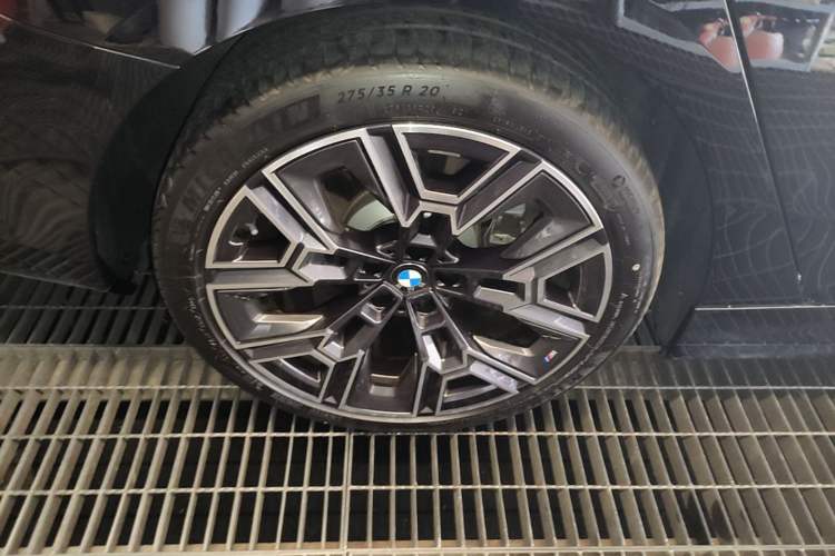 Used BMW 5 Series 2025 530Li Luxury Edition M Sport Package Right Rear Wheel Hub