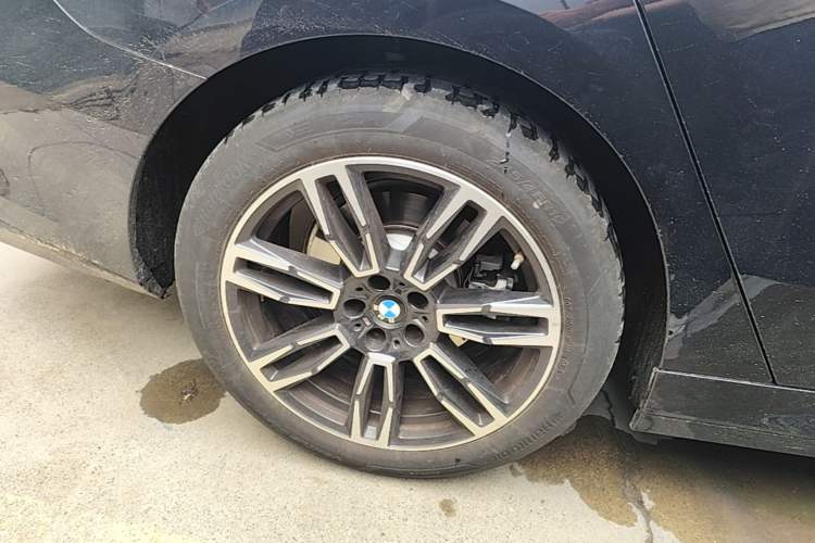 Used BMW 5 Series 2025 530Li Leading Model M Sport Package Right Rear Wheel Hub