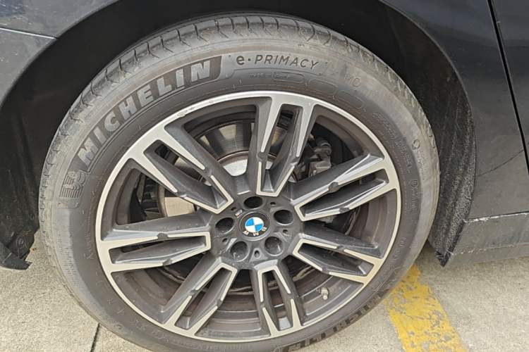 Used BMW 5 Series 2025 530Li Leading Model M Sport Package Right Rear Wheel Hub