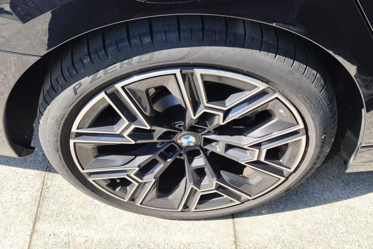 Used BMW 5 Series 2025 530Li Luxury Edition M Sport Package Right Rear Wheel Hub