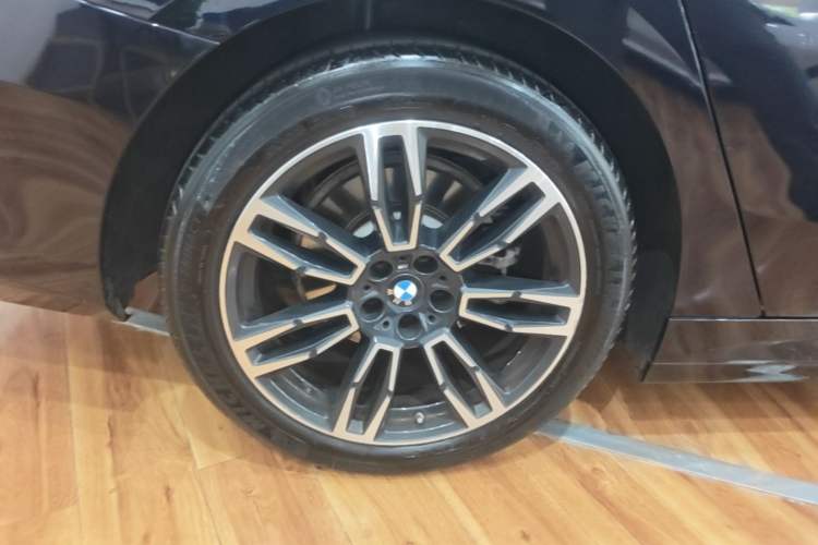 Used BMW 5 Series 2025 525Li M Sport Package Right Rear Wheel Hub