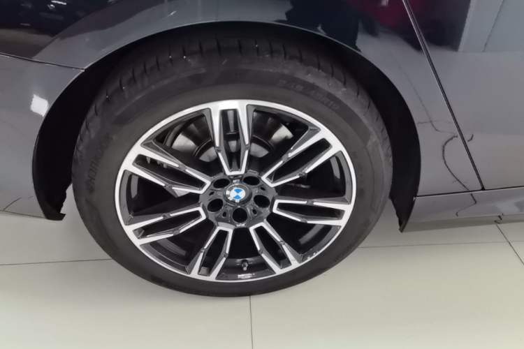 Used BMW 5 Series 2025 530Li Leading Model M Sport Package Right Rear Wheel Hub