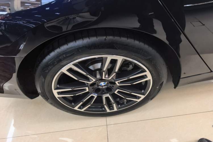 Used BMW 5 Series 2025 530Li Leading Model M Sport Package Right Rear Wheel Hub