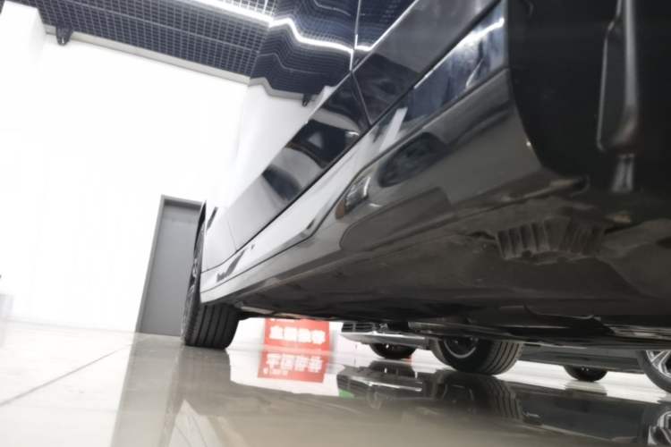 Used BMW 5 Series 2025 530Li Leading Model M Sport Package Right Side Sill