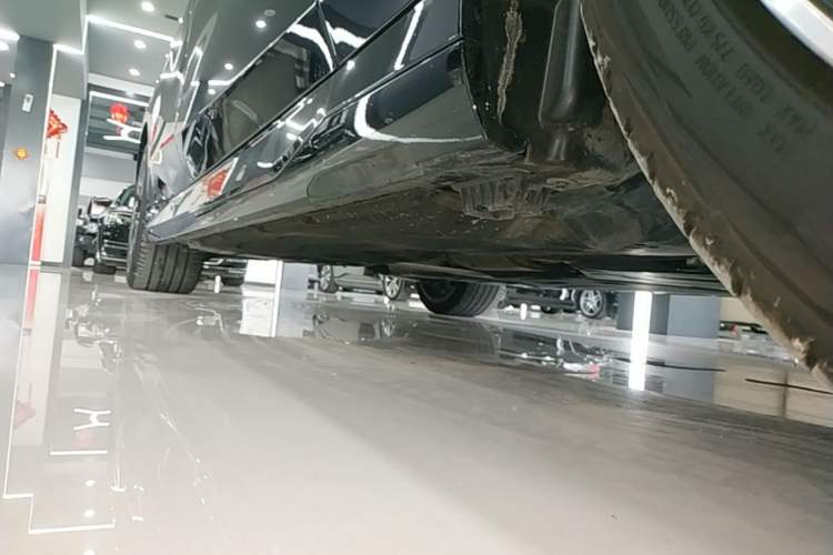 Used BMW 5 Series 2025 530Li Luxury Edition M Sport Package Right Side Sill