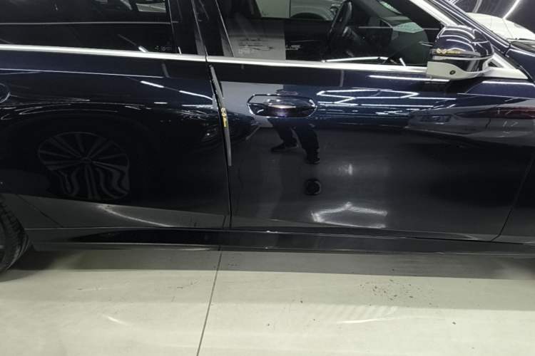 Used BMW 5 Series 2025 530Li Leading Model M Sport Package Right Side Sill