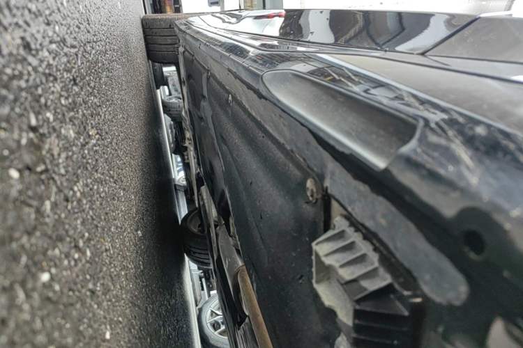 Used BMW 5 Series 2025 530Li Luxury Edition M Sport Package Right Side Sill