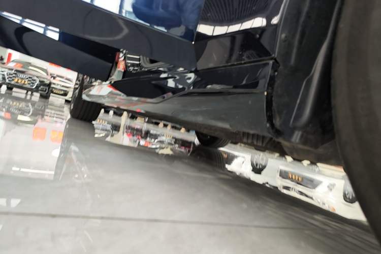 Used BMW 5 Series 2025 525Li M Sport Package Right Side Sill