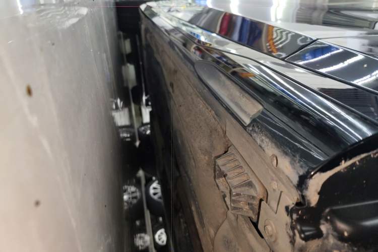 Used BMW 5 Series 2025 530Li Luxury Edition M Sport Package Right Side Sill