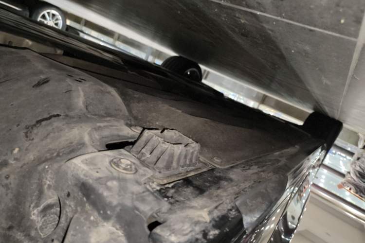 Used BMW 5 Series 2025 530Li Luxury Edition M Sport Package Right Side Sill
