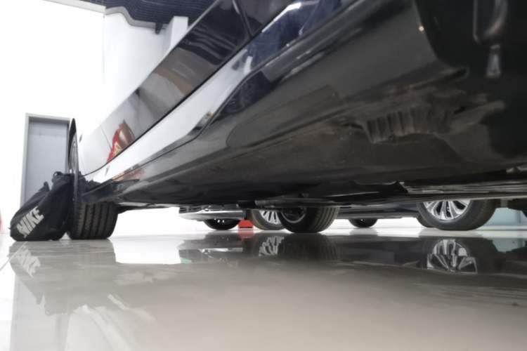 Used BMW 5 Series 2025 530Li Leading Model M Sport Package Right Side Sill
