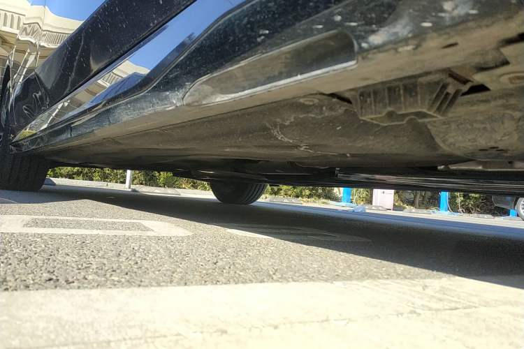 Used BMW 5 Series 2025 530Li Leading Model M Sport Package Right Side Sill
