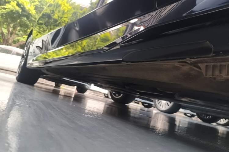 Used BMW 5 Series 2025 530Li Leading Model M Sport Package Right Side Sill