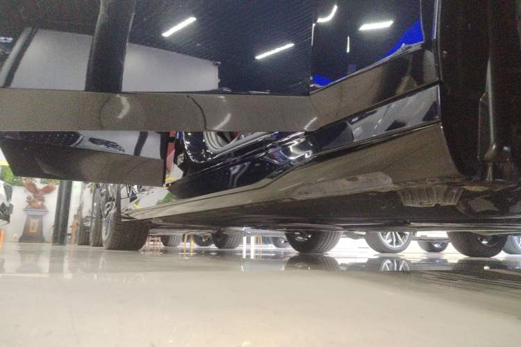 Used BMW 5 Series 2025 530Li Leading Model M Sport Package Right Side Sill