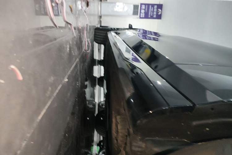 Used BMW 5 Series 2025 530Li Leading Model M Sport Package Right Side Sill