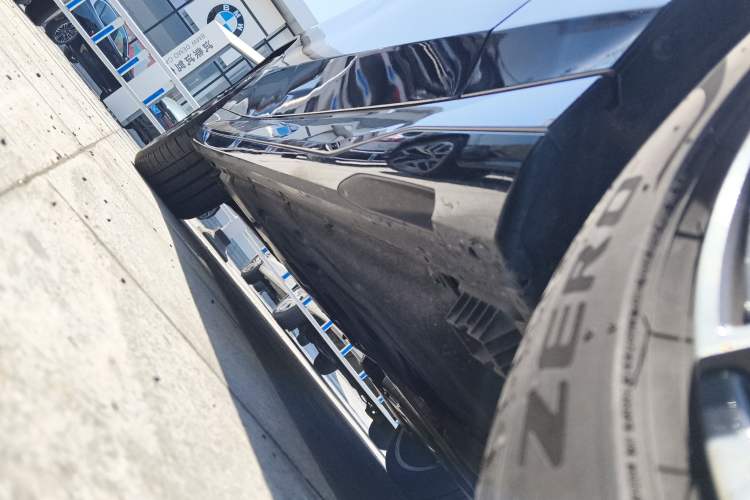 Used BMW 5 Series 2025 530Li Luxury Edition M Sport Package Right Side Sill