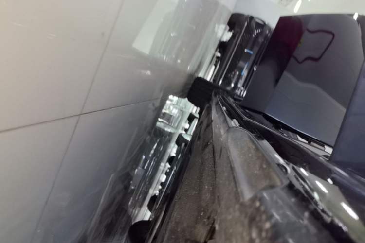 Used BMW 5 Series 2025 530Li Leading Model M Sport Package Right Side Sill