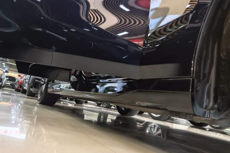 Used BMW 5 Series 2025 530Li Leading Model M Sport Package Right Side Sill