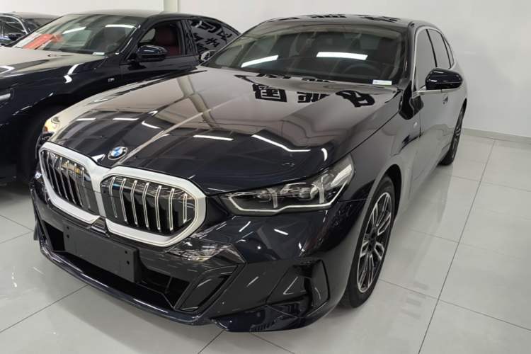 Used BMW 5 Series 2025 530Li Leading Model M Sport Package Guazi used car, China used car export, Used car for sale, Used cars, Cheapest cars for sale