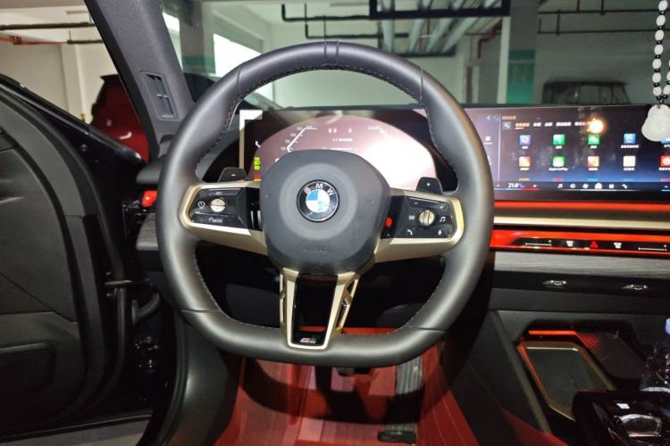 Used BMW 5 Series 2025 530Li Luxury Edition M Sport Package Steering Wheel
