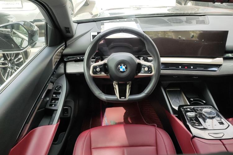 Used BMW 5 Series 2025 530Li Luxury Edition M Sport Package Steering Wheel