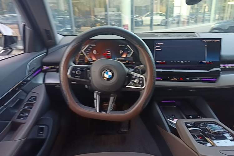 Used BMW 5 Series 2025 525Li M Sport Package Steering Wheel