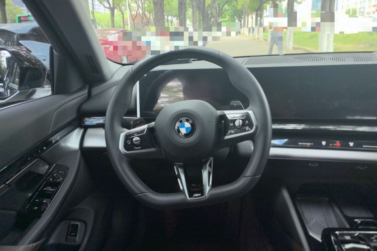 Used BMW 5 Series 2025 525Li M Sport Package Steering Wheel