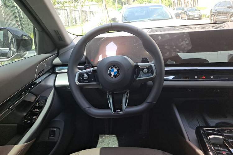 Used BMW 5 Series 2025 530Li Leading Model M Sport Package Steering Wheel