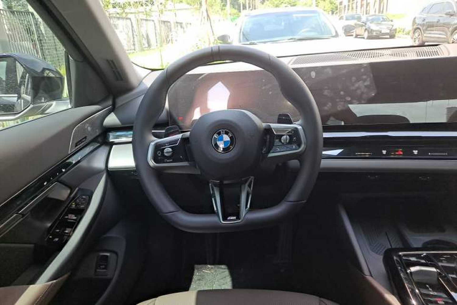 Used BMW 5 Series 2025 530Li Leading Model M Sport Package Steering Wheel