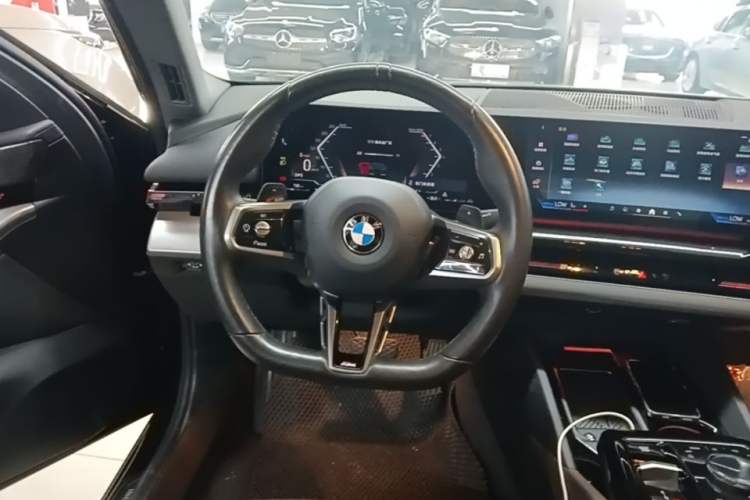 Used BMW 5 Series 2025 525Li M Sport Package Steering Wheel