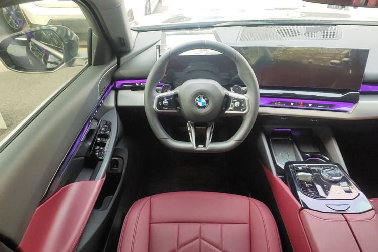 Used BMW 5 Series 2025 530Li Leading Model M Sport Package Steering Wheel