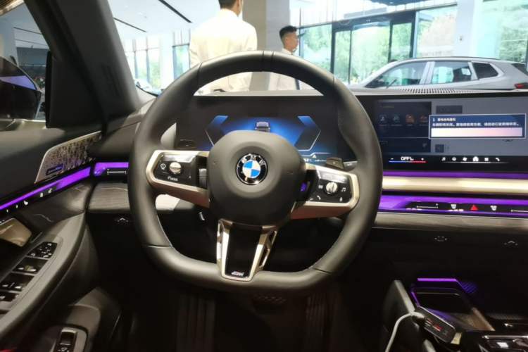 Used BMW 5 Series 2025 530Li Luxury Edition M Sport Package Steering Wheel