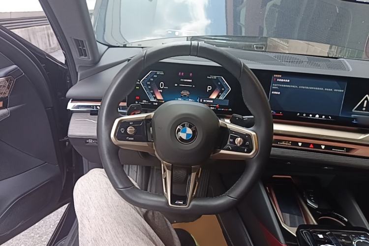 Used BMW 5 Series 2025 530Li Luxury Edition M Sport Package Steering Wheel