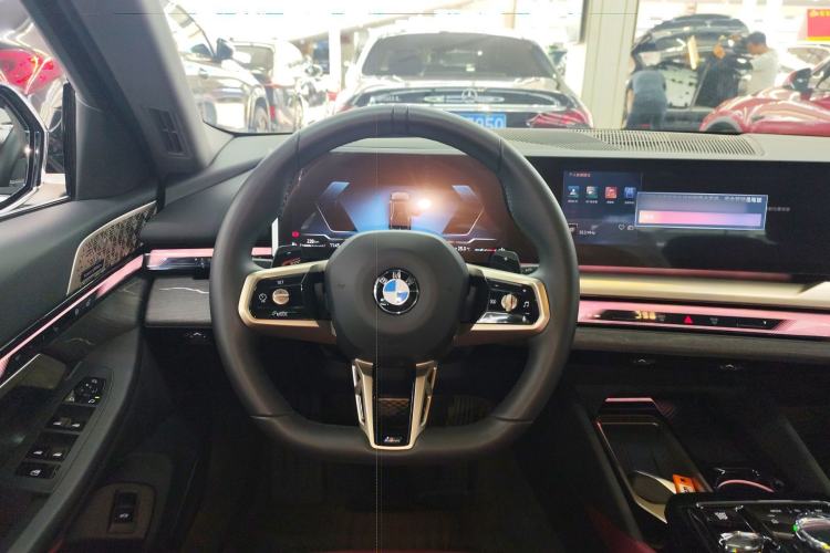 Used BMW 5 Series 2025 530Li Luxury Edition M Sport Package Steering Wheel